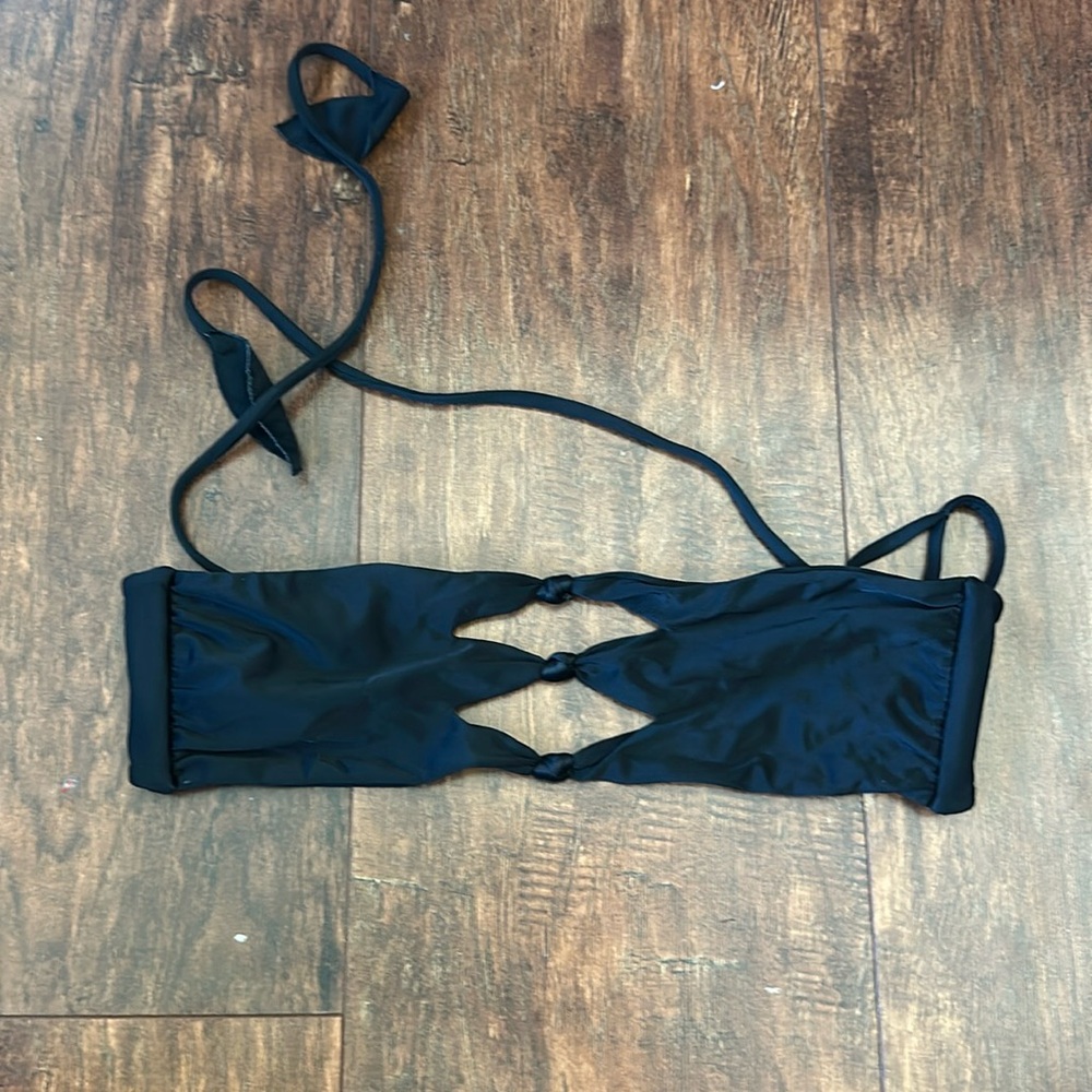 Black Benoa Kayla top
